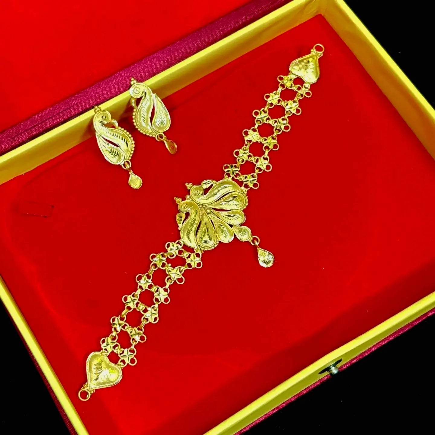 Gold plated copper based choker for women