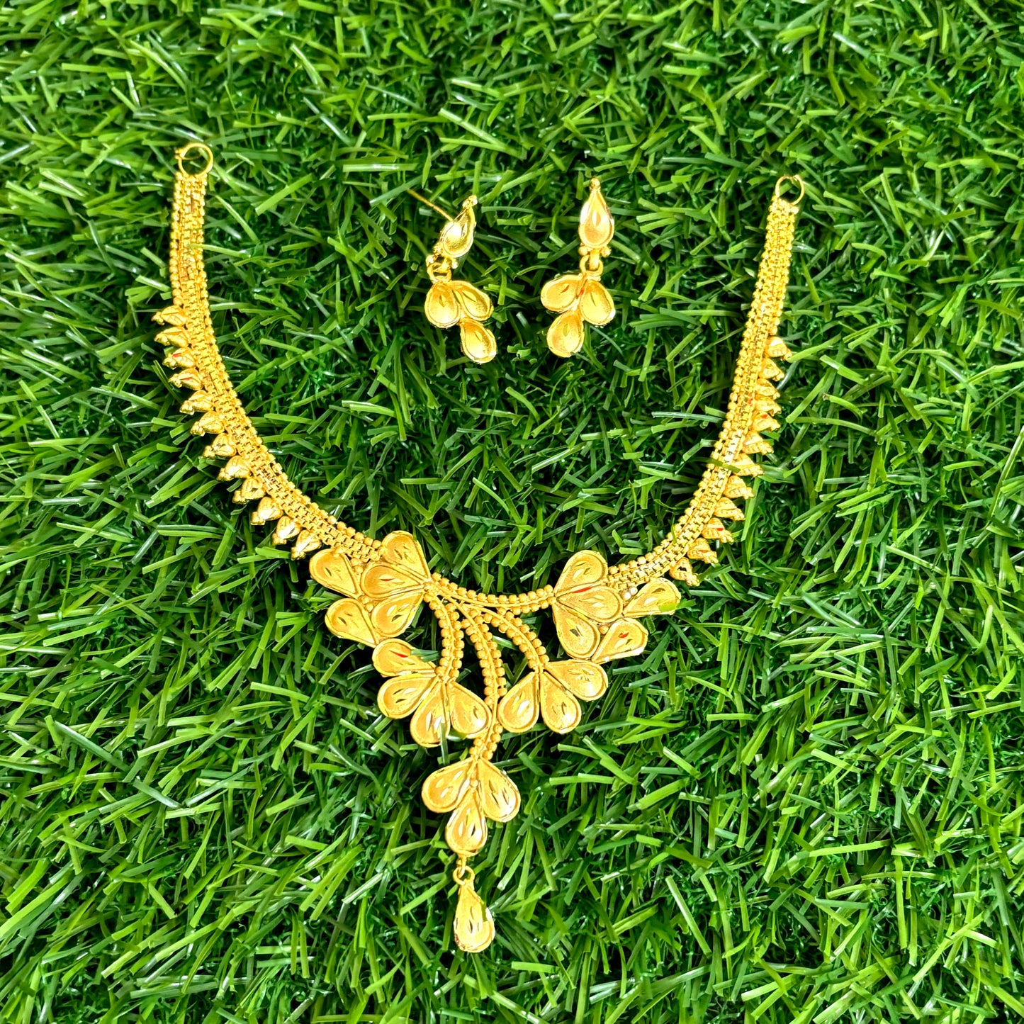 Gold plated copper based necklace for women