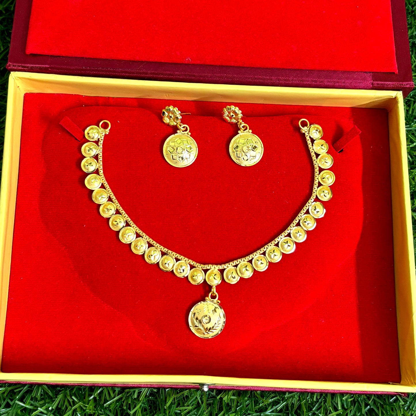 Gold plated necklace for women