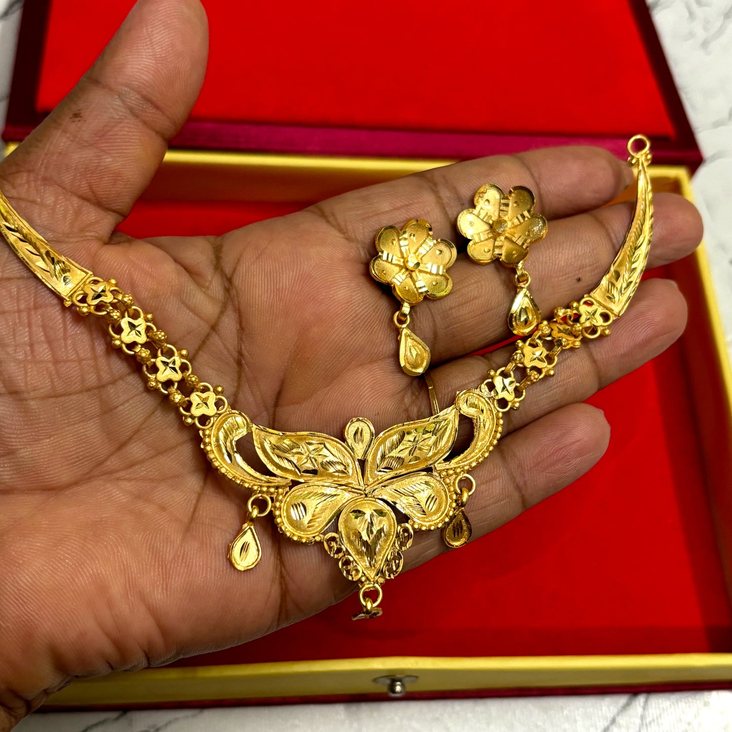 Gold plated copper based necklace for women