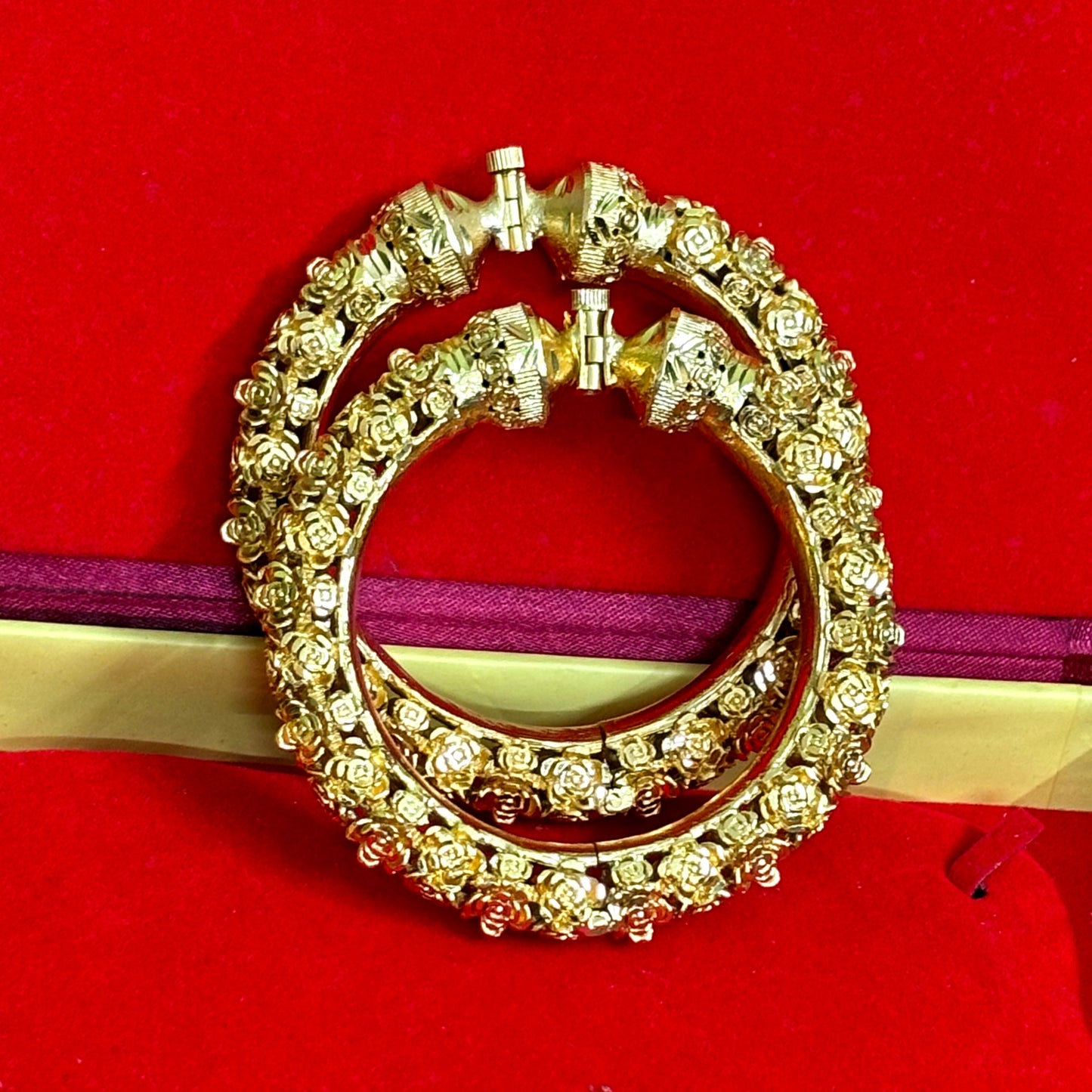 Gold plated bangle for women