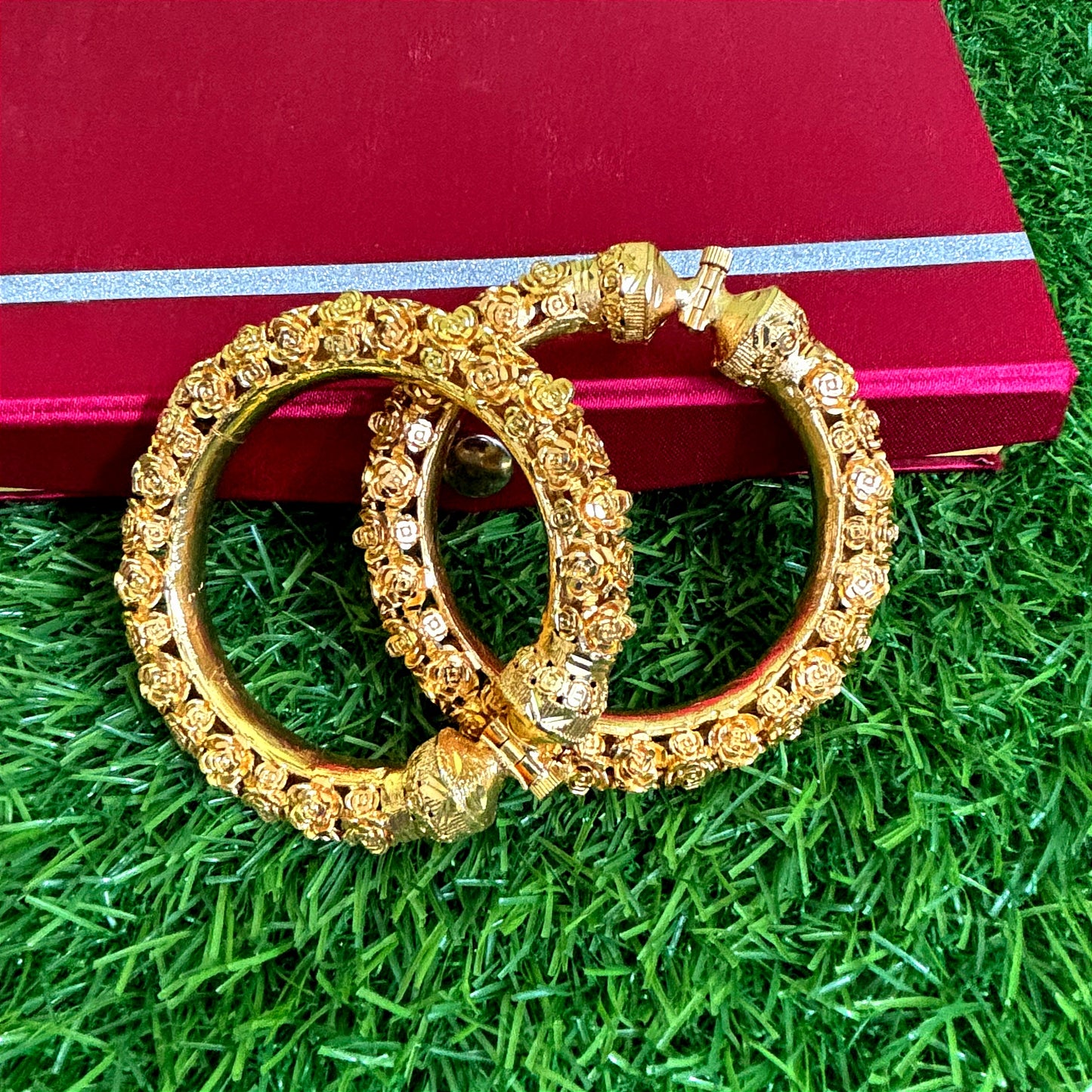 Gold plated bangle for women