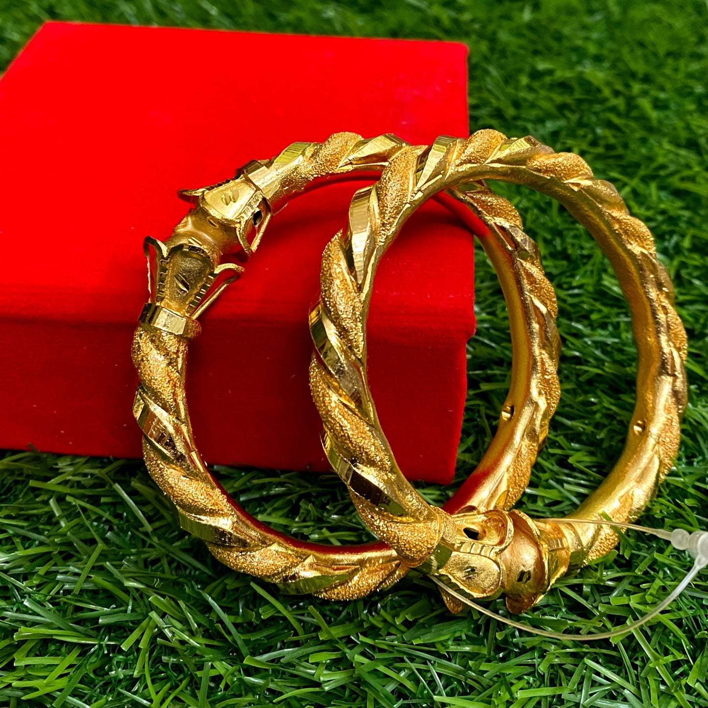 Gold plated bangle for women