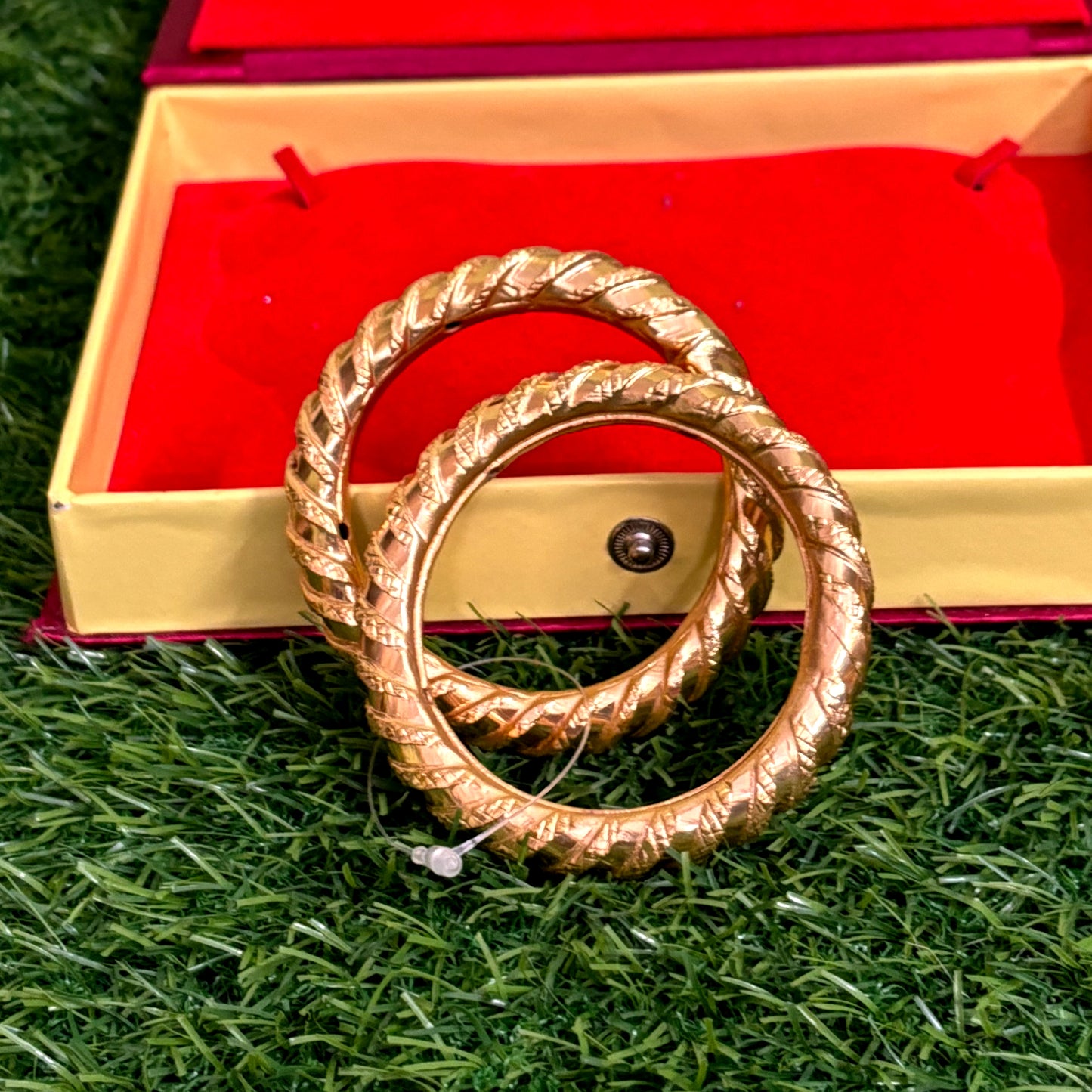 Gold plated bangle for women