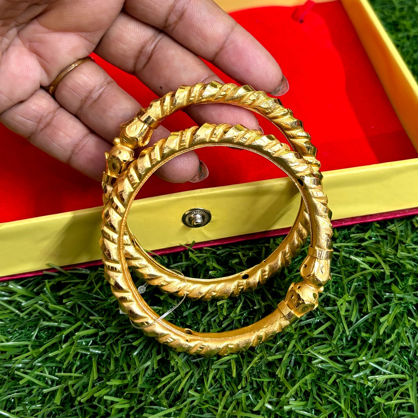 Gold plated bangle for women