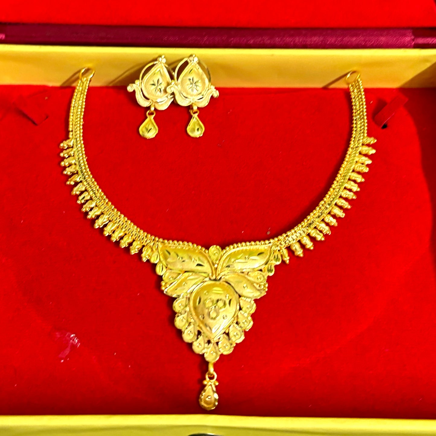 Gold plated copper based necklace with earrings