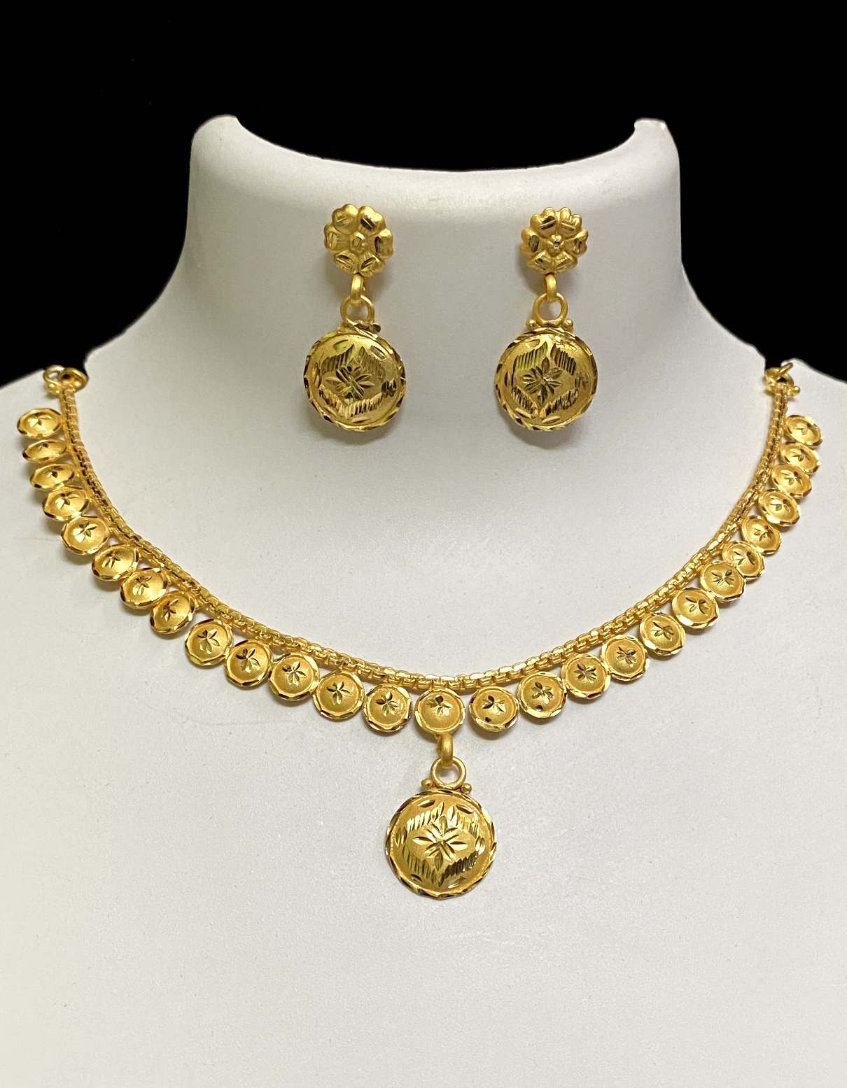 Gold plated necklace for women