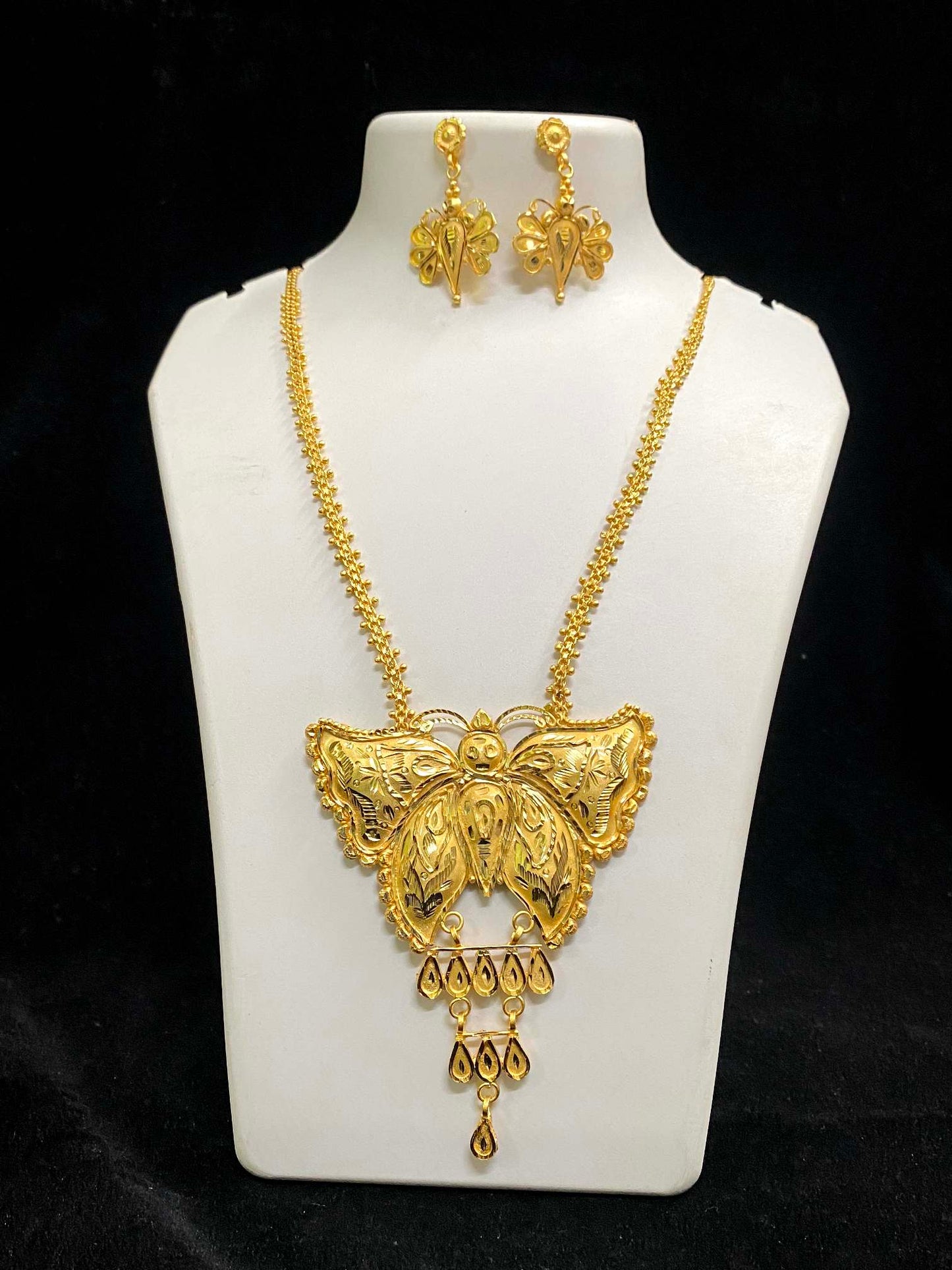 Gold plated sita har