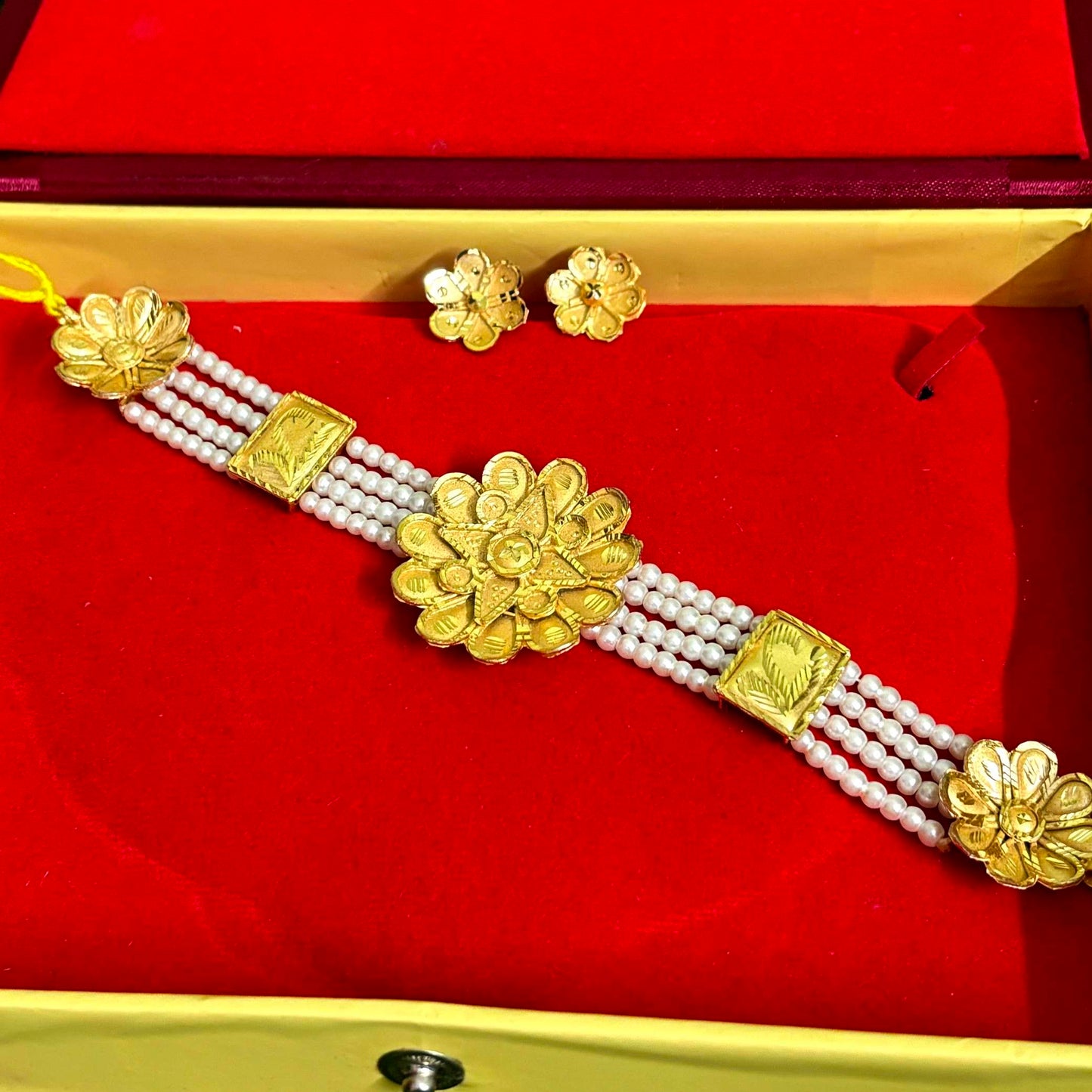 Gold plated copper based pearl choker for women