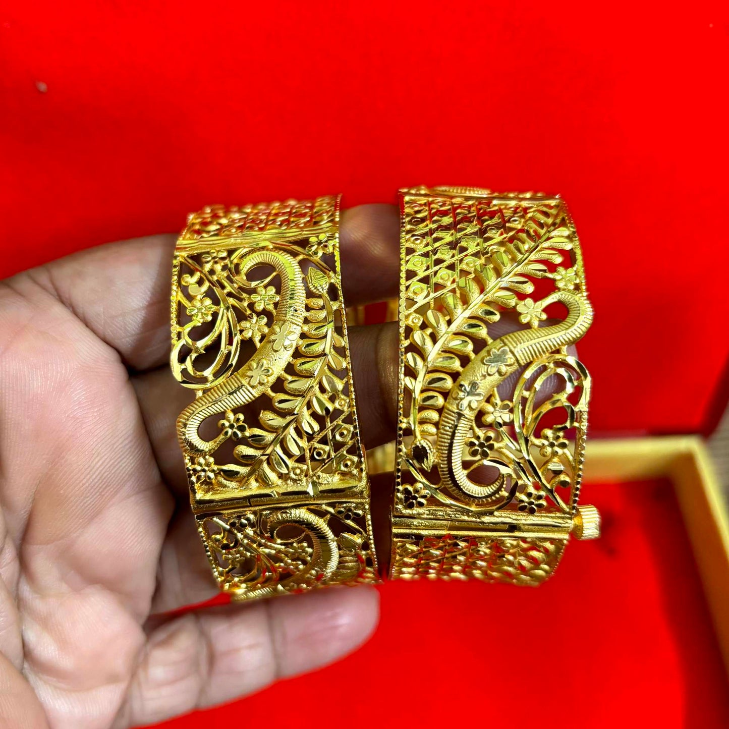 Gold plated copper based chur for women